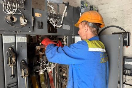 «Упродовж вихідних повернули світло 23,8 тисяч родин, цієї ночі заживили ще понад 27 тисяч споживачів у Запоріжжі», – Андрій Стасевський «Упродовж вихідних повернули світло 23,8 тисяч родин, цієї ночі заживили ще понад 27 тисяч споживачів у Запоріжжі», – Андрій Стасевський