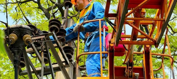 «Чотири рази укривали людей та техніку від ворожих дронів…» Бригади «Запоріжжяобенерго» відновили електропостачання понад 13 тисяч споживачів в Запоріжжі, Кушугумі і Балабиному та на Оріхівщині», — Андрій Стасевський «Чотири рази укривали людей та техніку від ворожих дронів…» Бригади «Запоріжжяобенерго» відновили електропостачання понад 13 тисяч споживачів в Запоріжжі, Кушугумі і Балабиному та на Оріхівщині», — Андрій Стасевський