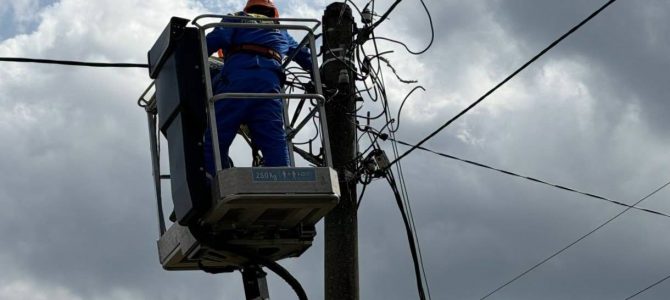 «Заживлено 895 тисяч споживачів, усунуто понад півтори тисячі пошкоджень обладнання – рекордні підсумки воєнного літа», – Андрій Стасевський